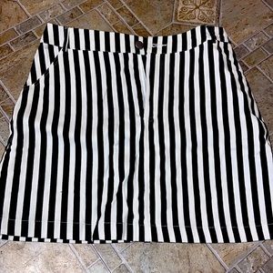 Black and white brand new without tags mini skirt!